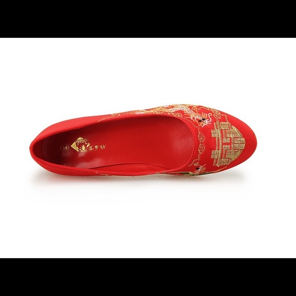 Chinese wedding red shoe with embroidery - Picture 3 of 3